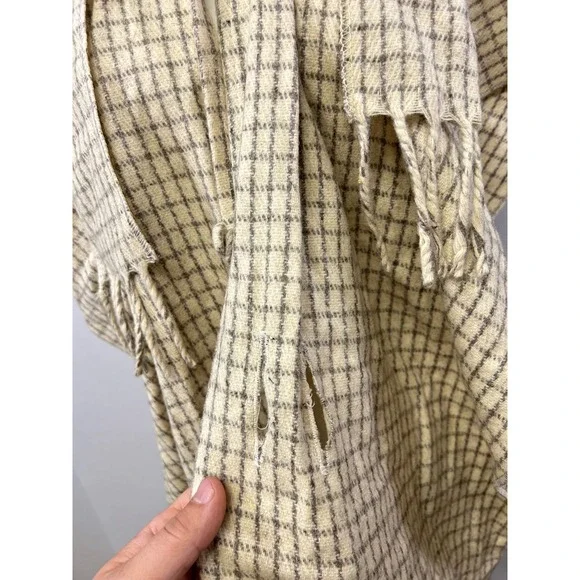 Plaid Poncho Wrap Women OS Beige Brown Scarf Neck Fringe Toggle Button - Picture 5 of 10